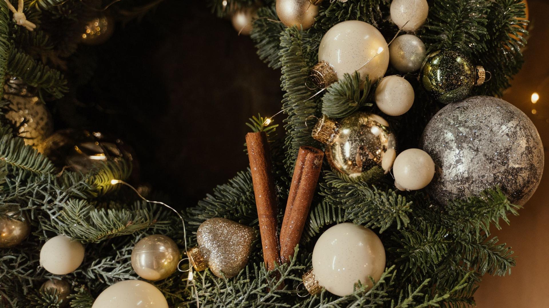 Evergreen wreath with white and silver ornaments